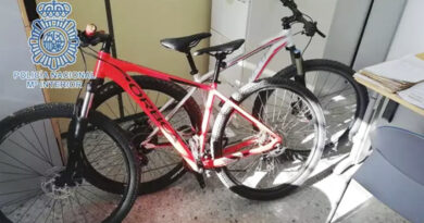 Detenido un menor e identificado otro por robar a punta de navaja