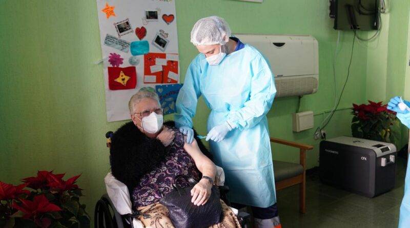 PRIMERA PERSONA VACUNADA EN SEVILLA