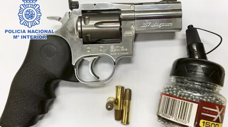 Revolver de aire comprimido intervenido
