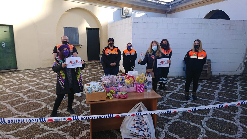 Corazones con bata entrega más de cien regalos