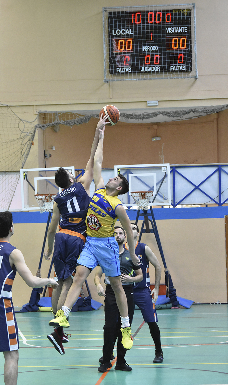 Inicio partido Baloncesto senior Mairena - Pilas