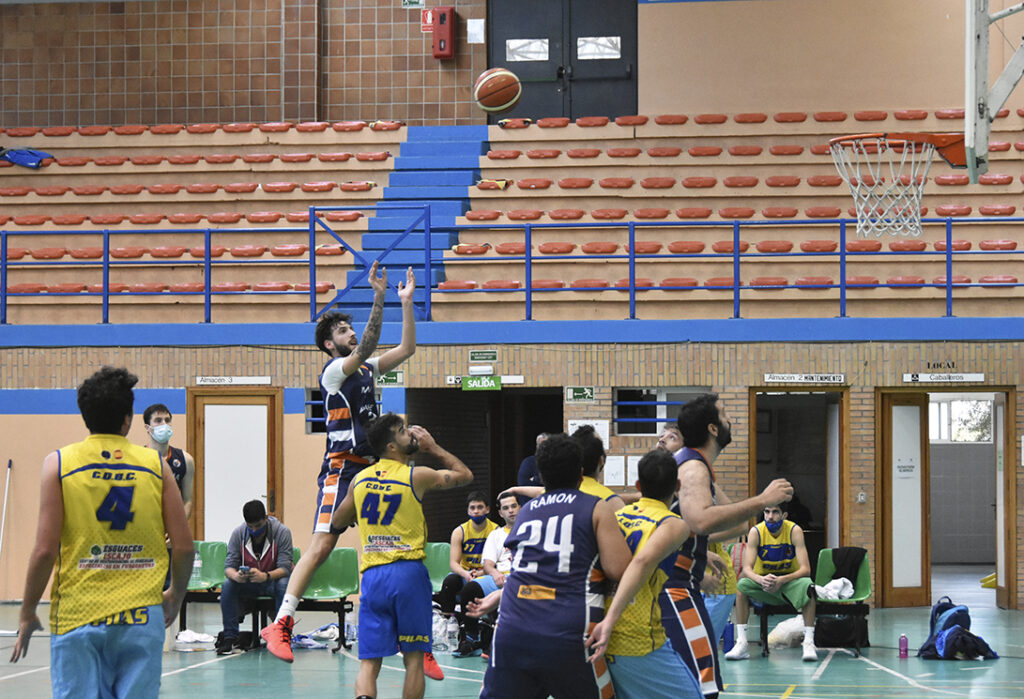 Partido de baloncesto senior Mairena - Pilas