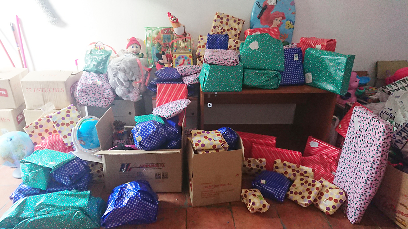 Regalos repartidos por Corazones con bata