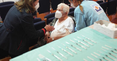 Comienza vacunación mayores de 80 años