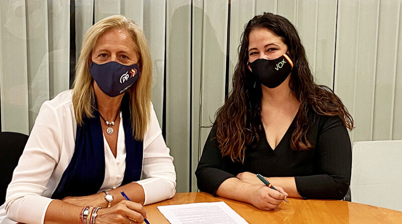 Firma del acuerdo entre Vox Bormujos y PP