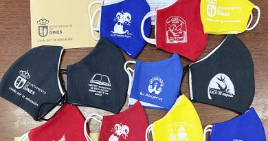 Gines reparte 3000 mascarillas a los alumnos