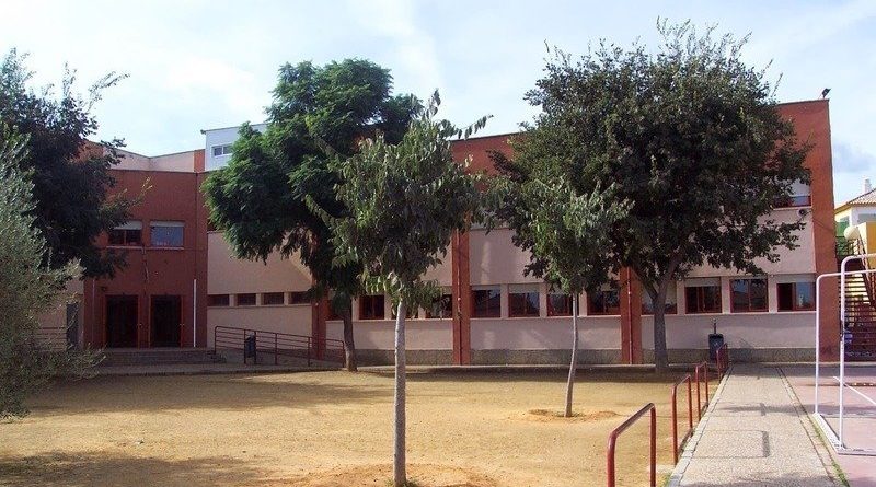 Multado por hacer botellón dentro de un colegio público