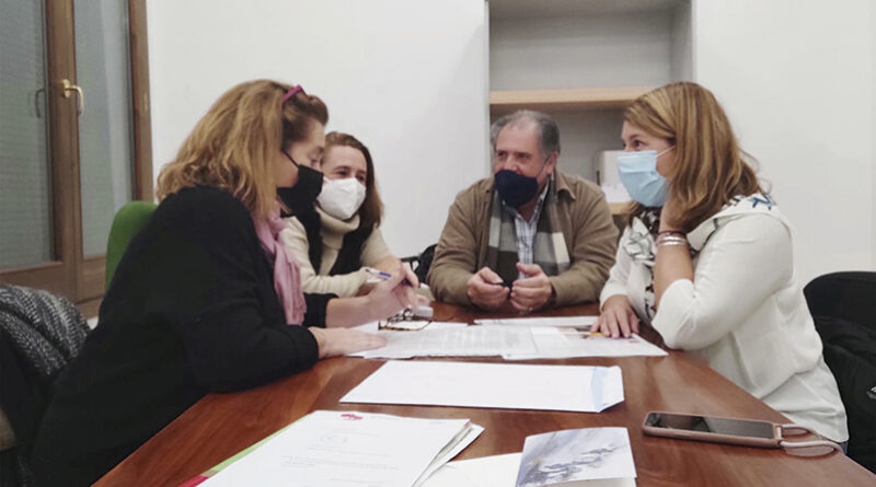 Los partidos de la oposición de Gelves instan a que cumpla el ROA la alcaldesa