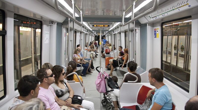 Metro de Sevilla activa hoy los servicios especiales de Semana Santa
