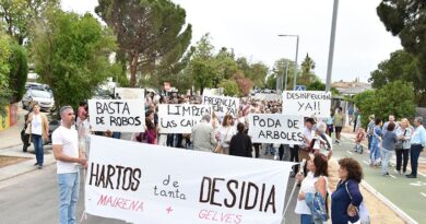 Se manifiestan en Simón Verde los vecinos de Mairena y Gelves contra la “desidia municipal”