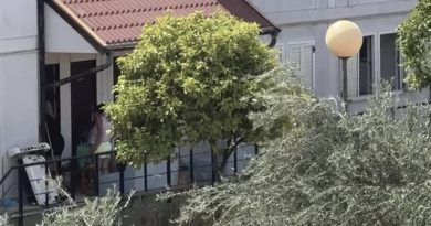 La presión vecinal acaba con la okupación del Colegio Mayor