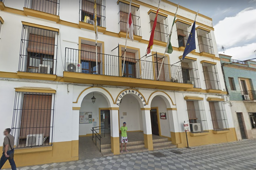 Cierra el Ayuntamiento de Coria del Río por dos positivos entre sus trabajadores