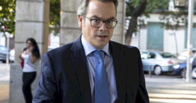El juez Vilaplana llegando a los juzgados
