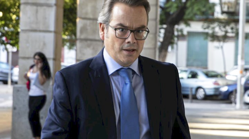 El juez Vilaplana llegando a los juzgados