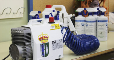 El Ayuntamiento de Gines entrega kits de desinfección a todos los colegios