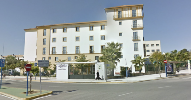 Trasladan a Vitalia Mairena 35 ancianos contagiados